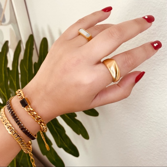 18k Gold Statement Minimalist Irregular Elevated Design Ring - Picture 2 of 9